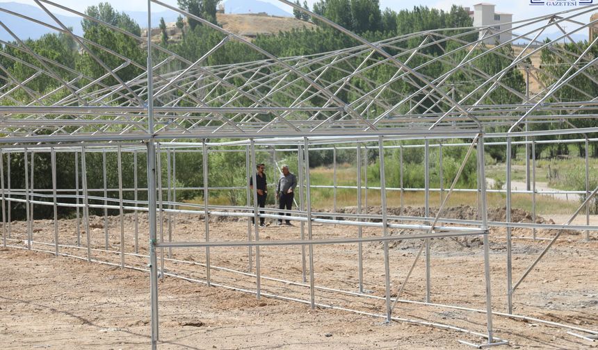 Van'da Kadınlara Dev Üretim Hamlesi! 7 Mahalleye Modern Sera Kuruluyor