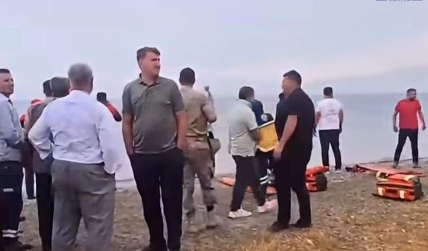 Van Gölü’nde 3 Genç Kız Boğulma Tehlikesi Geçirdi