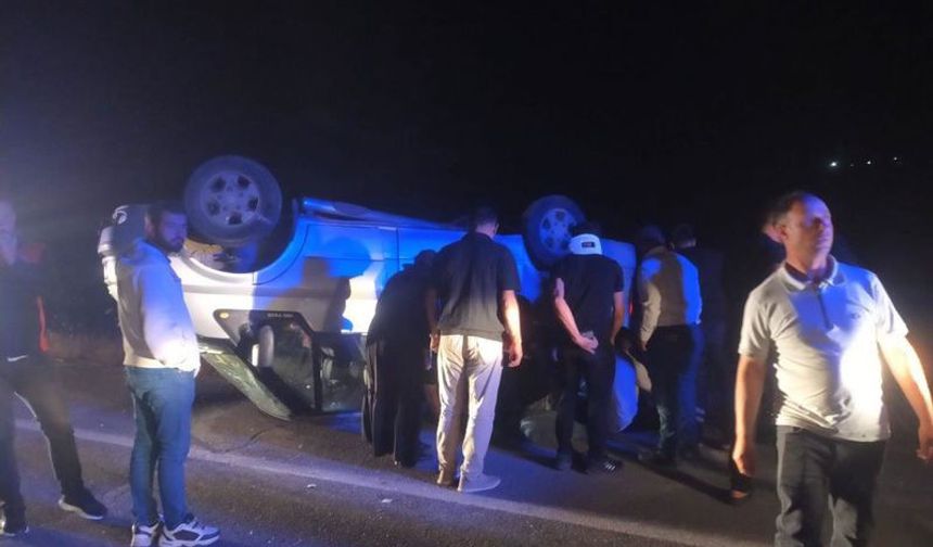 Van’dan Ankara’ya giden minibüs devrildi: Çok sayıda yaralı var