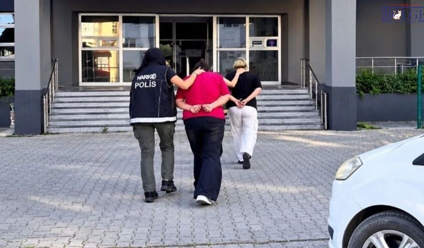 Mide ve bağırsaklarından çıkan şaşkına çevirdi! 3 kişi tutuklandı