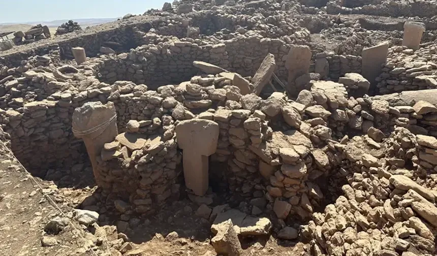 11 bin yıllık akılalmaz keşif! Leoparın sırtındaki insan gün yüzüne çıktı