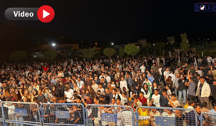 Başkale’de Kültür ve Sanat Festivali’nde Murat Demir ve Hozan Remzi Sahne Aldı