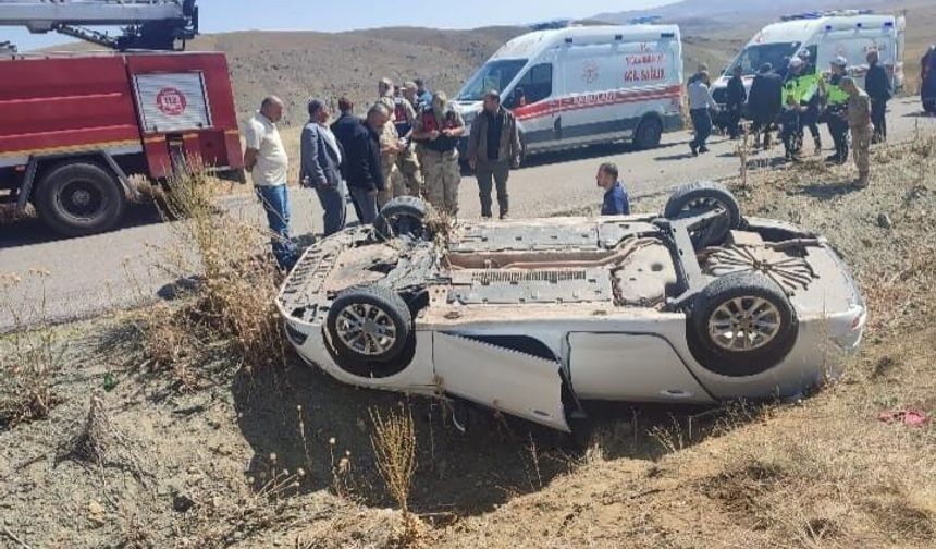 Van’da iki ilçede kaza alarmı! Otomobiller hurdaya döndü, yaralılar var