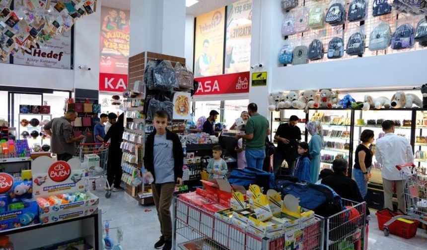 Van’da veliler kırtasiyelere akın etti! Bazı ürünlerde stoklar tükendi