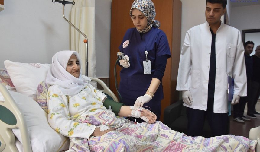 70 yaşındaki hastaya 7,5 saatlik zorlu ameliyat
