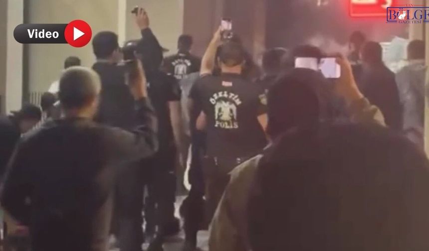 Van Cumhuriyet Caddesi’nde seyyar satıcılara polis müdahalesi