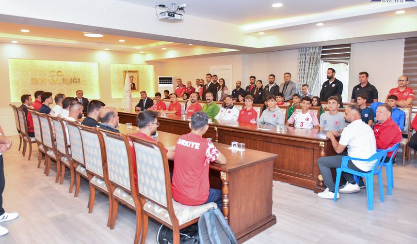 Van’da Başarılı Sporcular ve Antrenörleri Ödüllendirildi