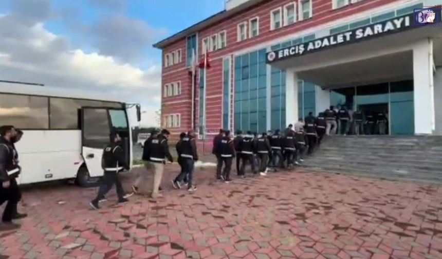 Van’da onlarca silah ele geçirildi: 10 tutuklama