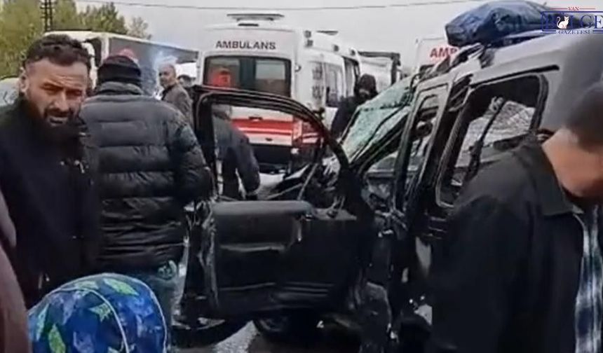 Van’da tır ile çarpışan araçta 2 kişi yaralandı