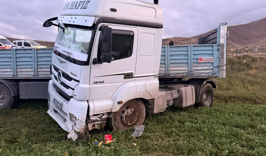 Van’da tır şarampole yuvarlandı: 1’i ağır 2 yaralı