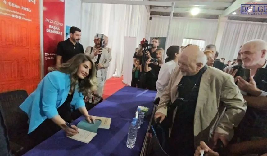 Diyarbakır’da Başak Demirtaş’ın imza etkinliğine yoğun ilgi