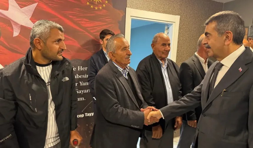 Bakan Tekin Yüksekova’da konuştu: İnsanca yaşanabilir bir Türkiye için yürüyoruz