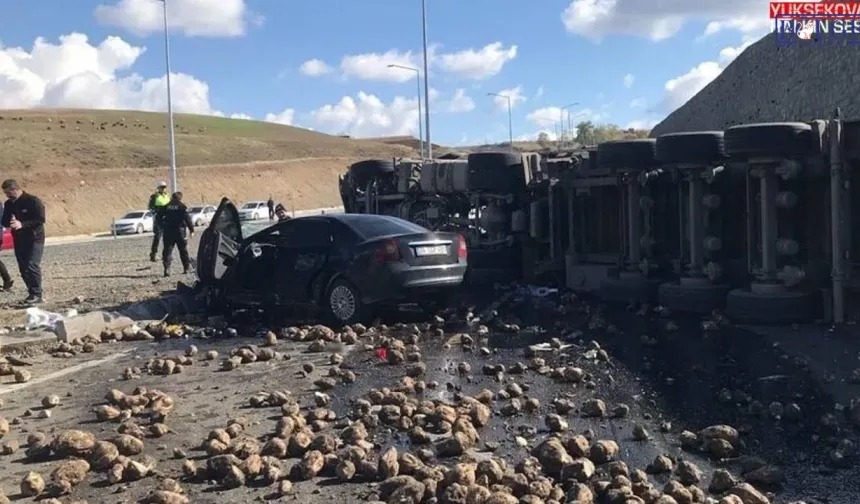 TIR’ın altında kalan otomobilde aynı aileden 4 kişi öldü