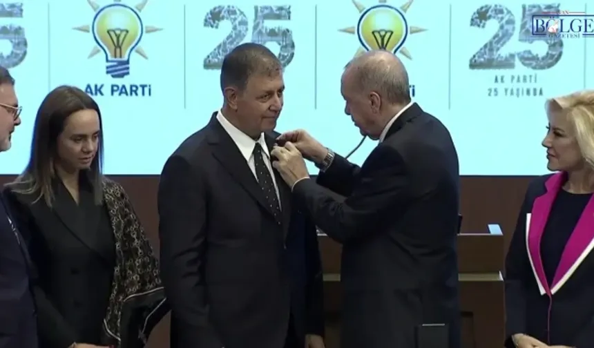 Cemil Tugay AK Parti’ye katıldı! Erdoğan rozetini taktı, İzmir’de 27 yıl sonra bir ilk